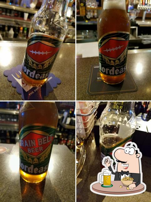 Howie's Sports Bar & Grill