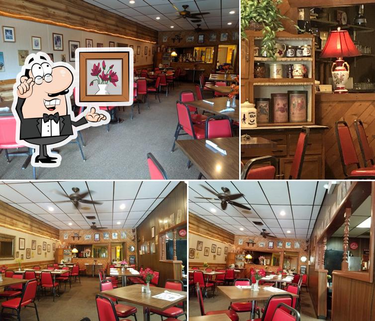Mom's Cafe & Catering