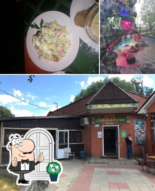 Это снимок, где изображены внешнее оформление и десерты в Семейный очаг