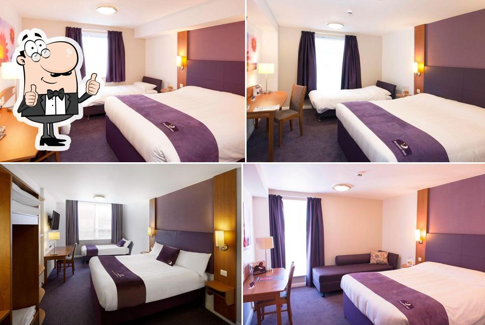 Premier Inn Cheltenham Central (West/A40) hotel