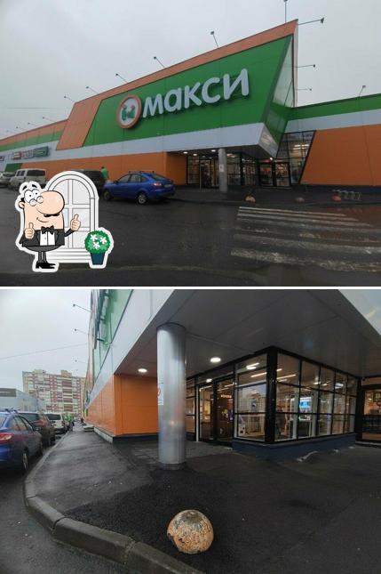 Точка продажи свежевыжатого гранатового сока