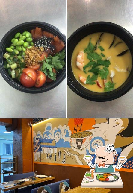 В Vnori. Роллы и пицца есть еда, внутреннее оформление и многое другое