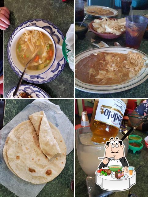 Las Piñatas Kitchen