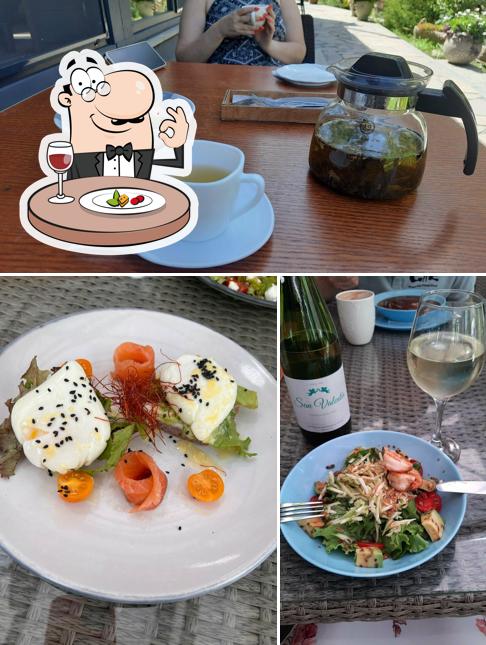 Еда в "Брусника"