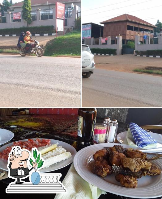 Johnsam Bar Restaurant & Inn