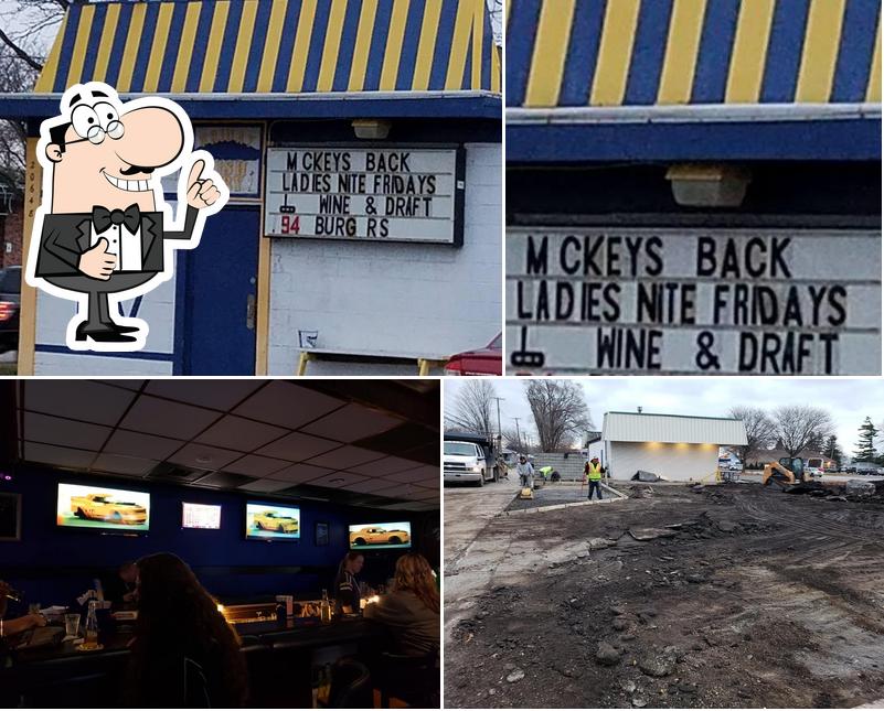 Johnnie's Bar & Grill - Taylor