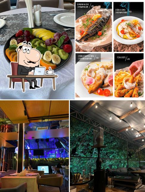 Посмотрите на внутренний интерьер "Jeepster"