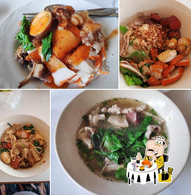 ร้านพี่เนาว์ ต้มเลือดหมู หมูกรอบ ระโนด