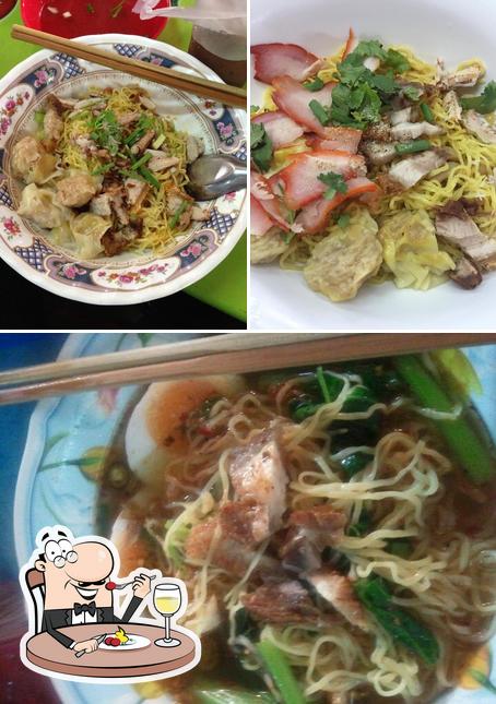 ต๊ะ บะหมี่เกี๊ยว