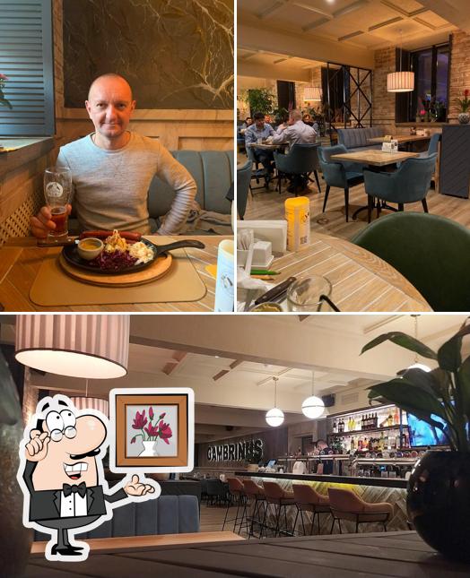 Посмотрите на внутренний интерьер "Гамбринус"