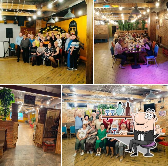 Посмотрите на внутренний интерьер "Гуд бар"