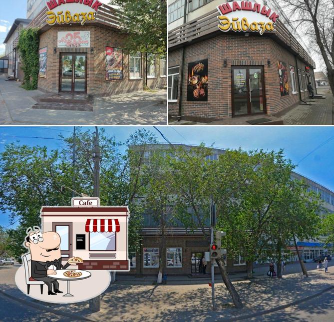 Посмотрите, как "У Эйваза" выглядит снаружи