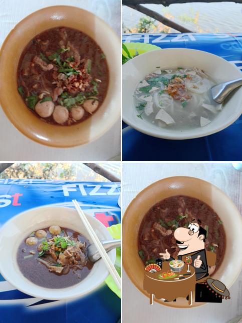 ก๋วยเตี๋ยวเรืออยุธยา ก๋วยจั๊บญวน ก่อนถึงสี่แยกท่าสะอ้าน