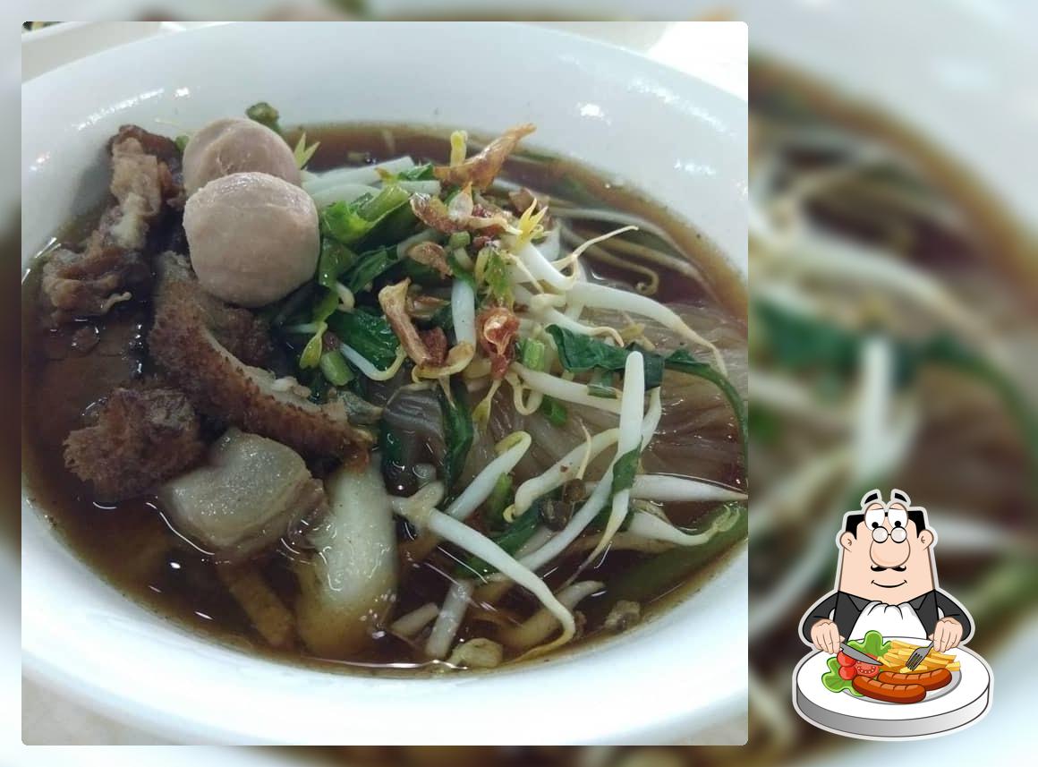 ก๋วยเตี๋ยว นายตั้ม / หมูตุ๋น - เนื้อตุ๋น หลังสถานีรถไฟโพธาราม