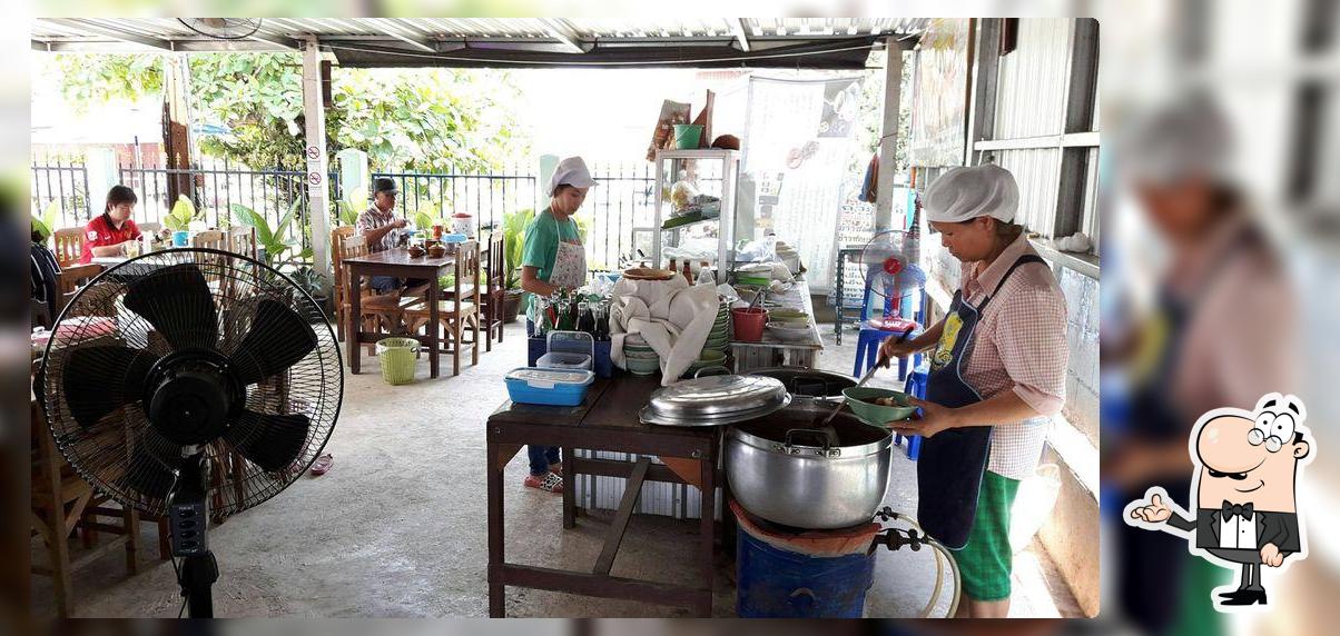 ร้านป้าวรรณา ข้าวซอย น้ำเงี้ยว