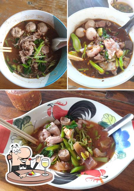 ร้านก๋วยเตี๋่ยวเนื้อเปื่อยยายน้องเปรียว ตะโม่ ซอย 6