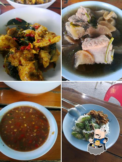 ข้าวแกงปักษ์ใต้ หมูย่างเมืองตรัง เชียงรากใหญ่