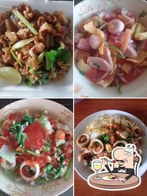 ร้านน้องโฟร์โมสต์ อาหารตามสั่งหน้าวัดบ้านดอนดู่