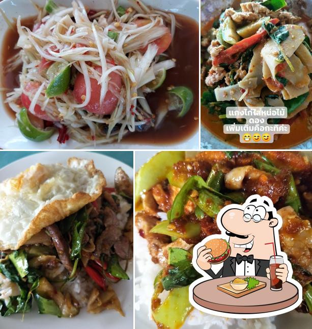 ร้านผัดไทยกุ้งสด & อาหารป่า ครัวคลองเจ๊ก