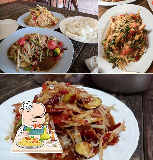 ส้มตำป้าอ้อย หน้าโรงเรียนนางรอง