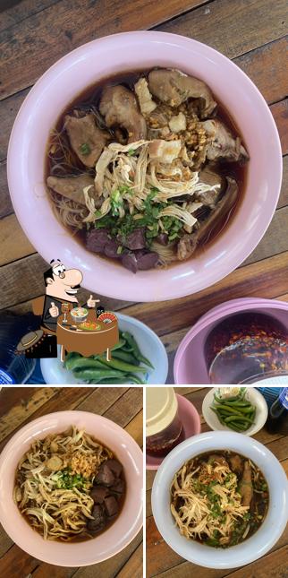 ร้านก๋วยเตี๋ยวไก่มะระยายริน