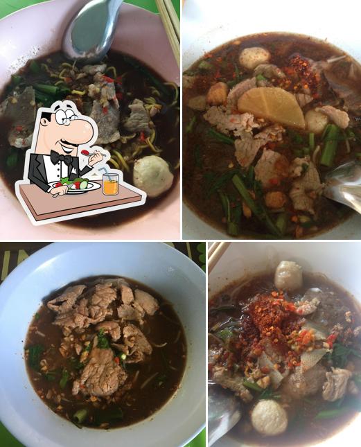 น้อย ก๋วยเตี๋ยวเรือ