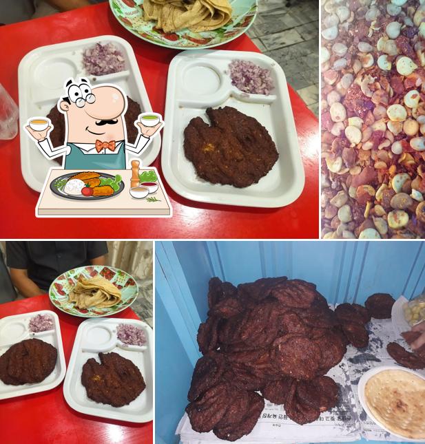 Chaman khan peshaweri chapli kabab .