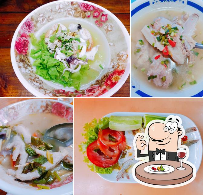โกเหลียง ข้าวต้มกระดูกหมู