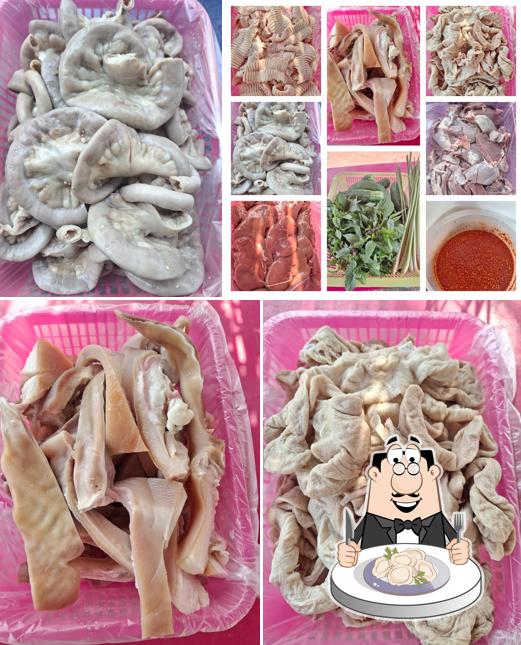 ร้านใส้หมูย่างริมหนอง