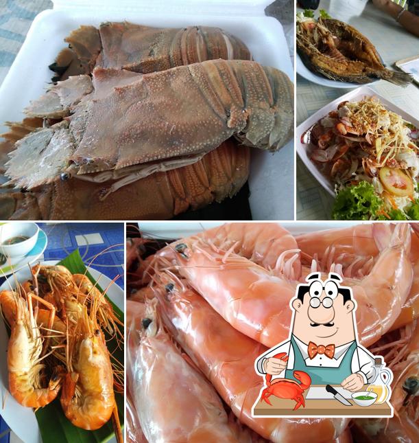 นกแก้วซีฟู้ด Baan Phe Market