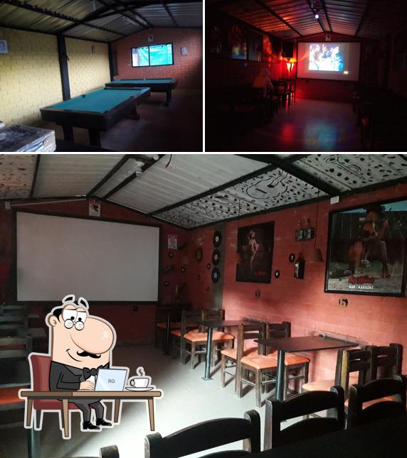 La Hueca BAR KARAOKE
