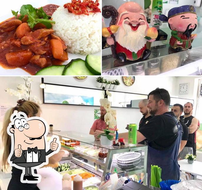Rollsfinity Express Vietnamese Food