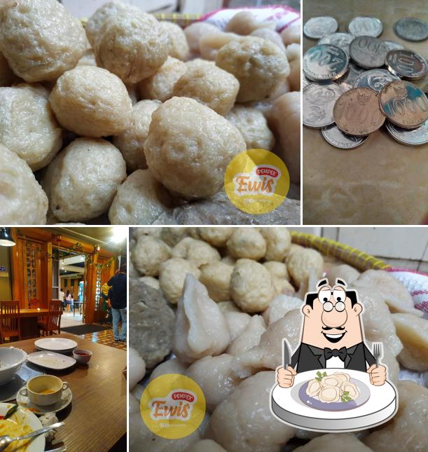 PEMPEK EWIS