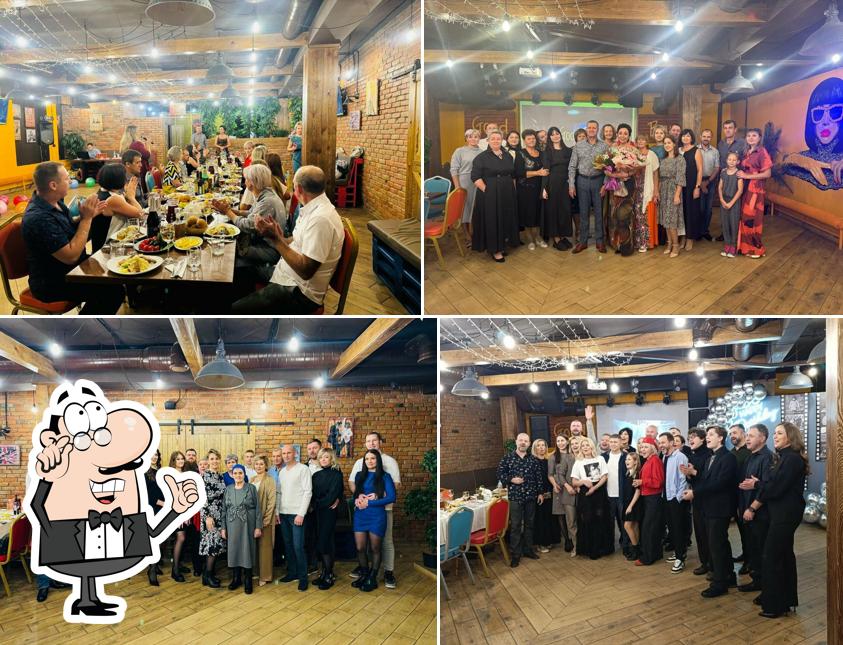 Посмотрите на внутренний интерьер "Гуд бар"