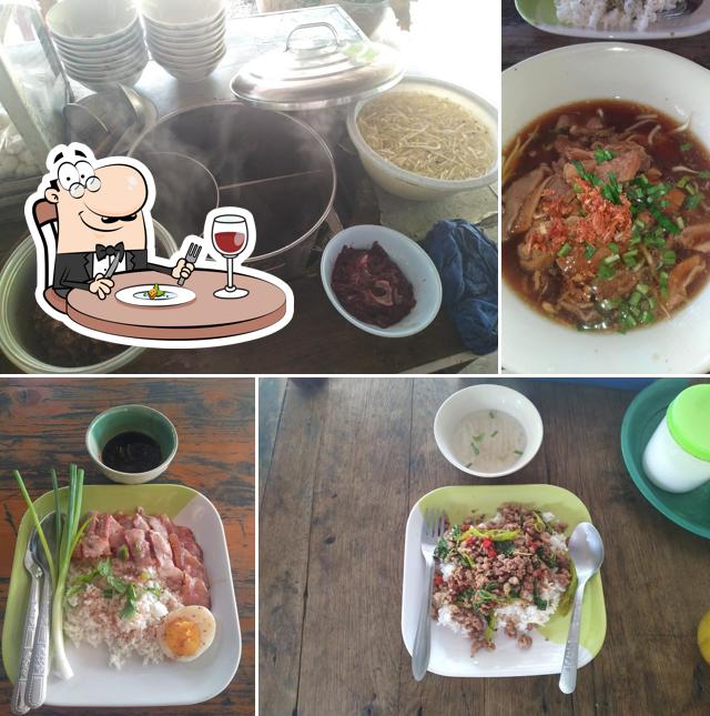ร้านก๋วยเตี๋ยวเจ๊ติ๋ม หนองน้ำ