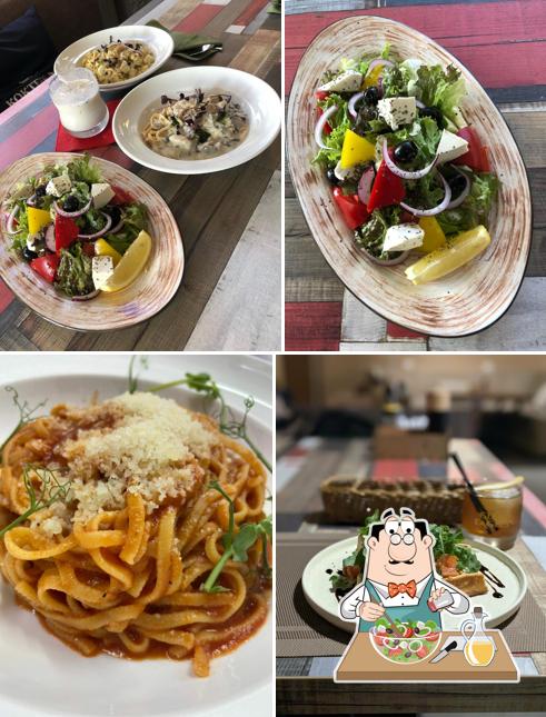 Греческий салат в "ПастаКап"