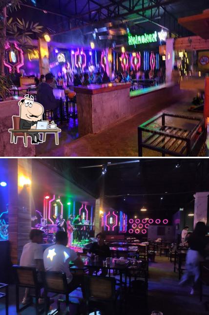 The king bar and restaurant