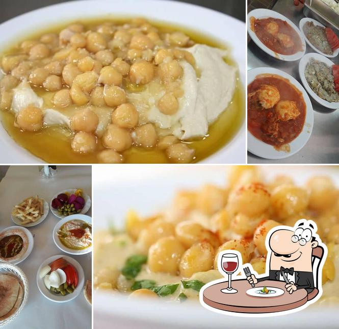 אבו אנס, חומוס פול פלאפל שקשוקה