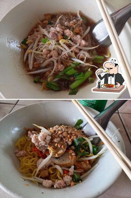ร้านก๋วยเตี๋ยวโบราณแม่เพ็ญศรี