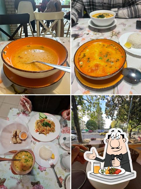 Еда в "Pho Ханое"