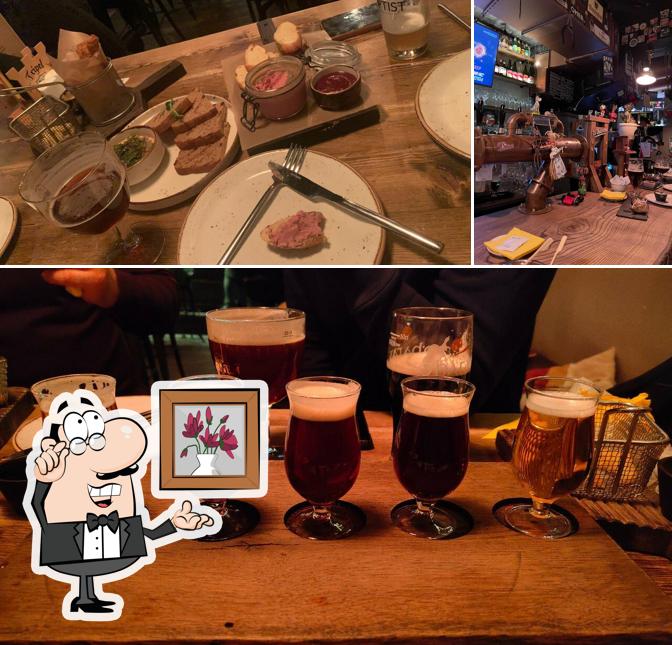 Посмотрите на внутренний интерьер "Пауэль КВАК Паб"