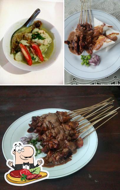 sate ayam kupat sumpil