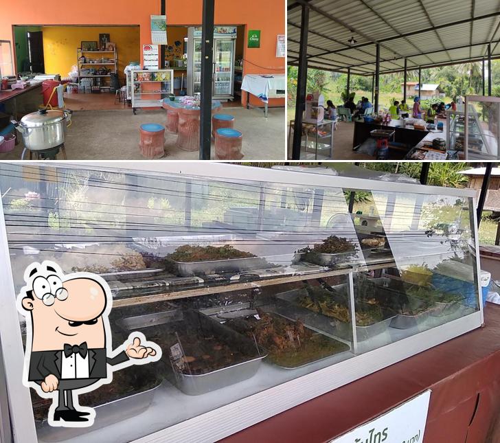 ร้านข้าวแกงต้นไทร