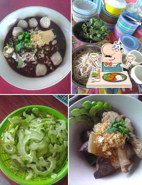 นางก๋วยเตี๋ยวไก่มะระ