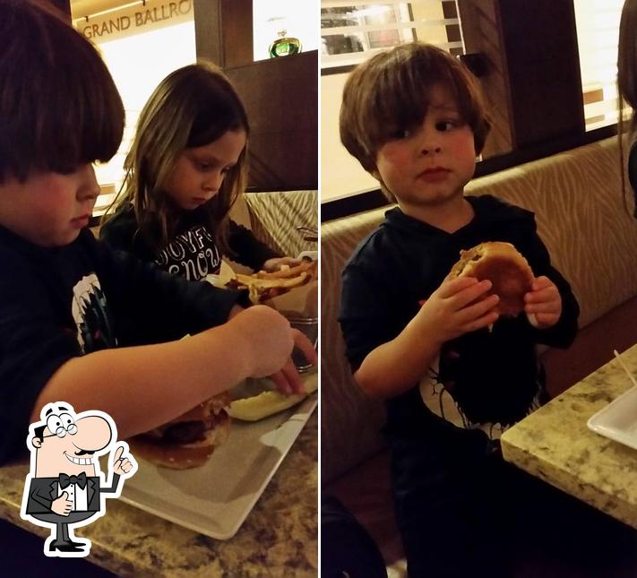 Gratzi Restaurant At Trumbull