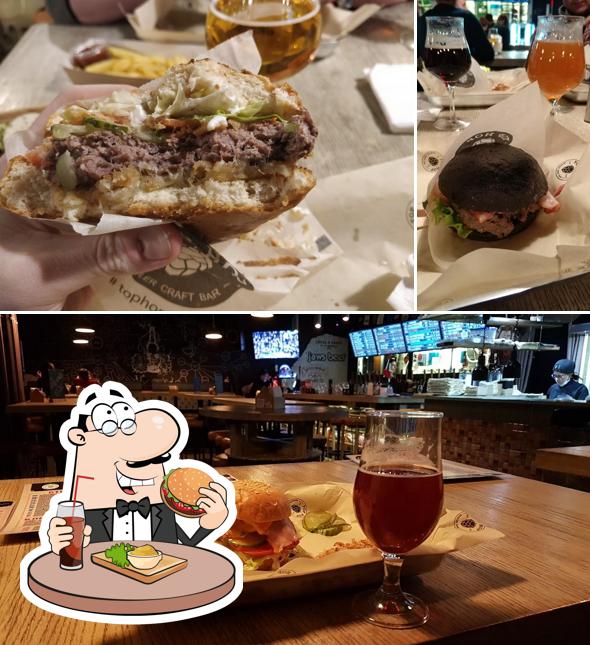 Попробуйте гамбургеры в "Заходи я настаиваю!"