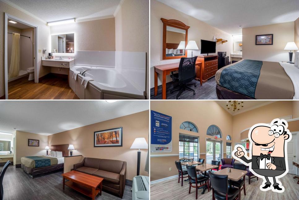 Econo Lodge Inn & Suites