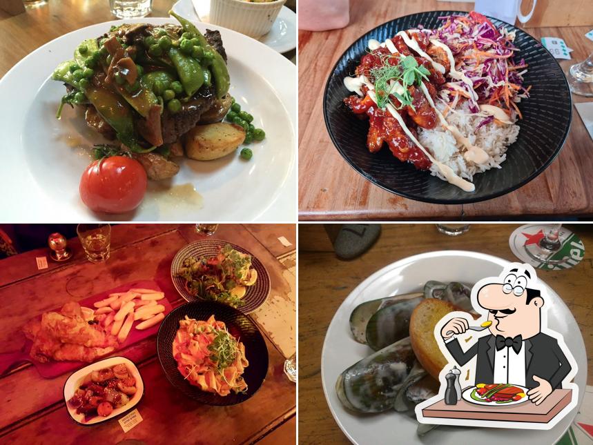 Redoubt Bar & Eatery