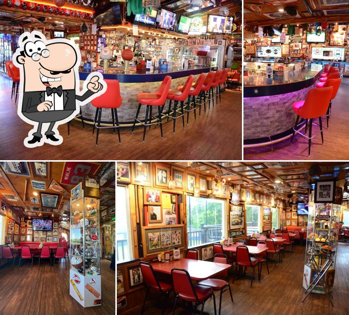 Rookies Food & Spirits