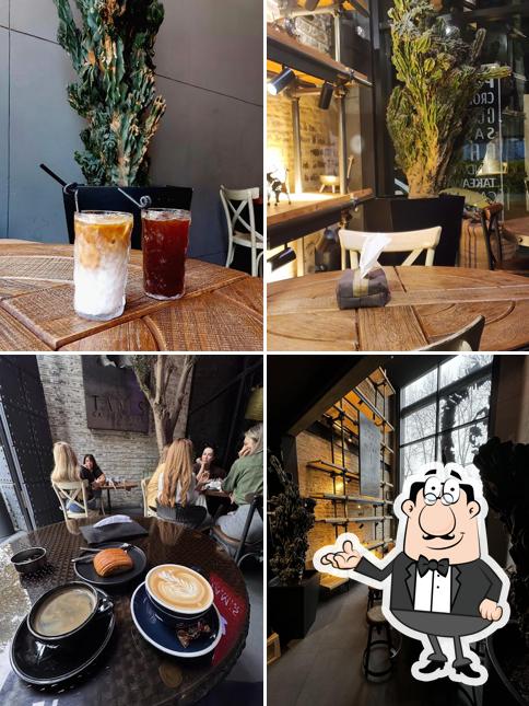 TAM'S CAFÉ